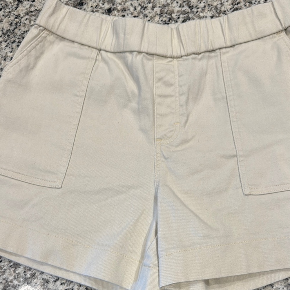 Lee Cream Cargo Shorts with Elastic Waistband